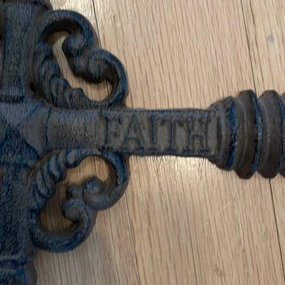 Faith signs all in good condition. - Picture 5 of 7